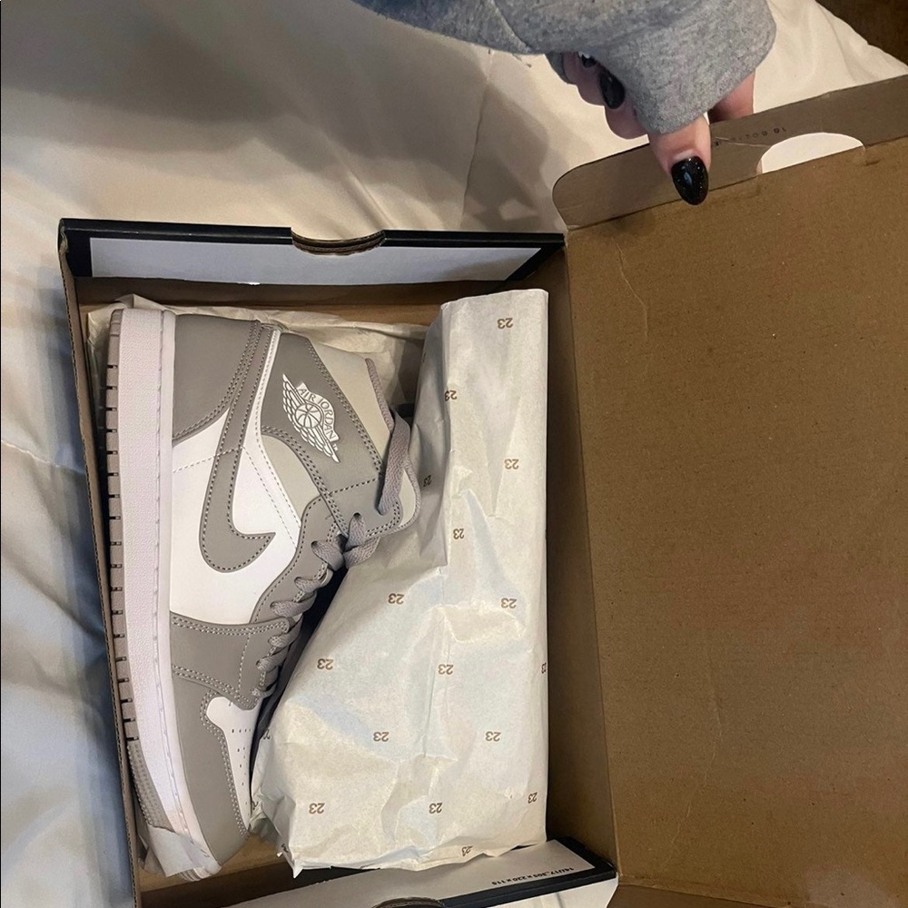 College gray Jordan 1s